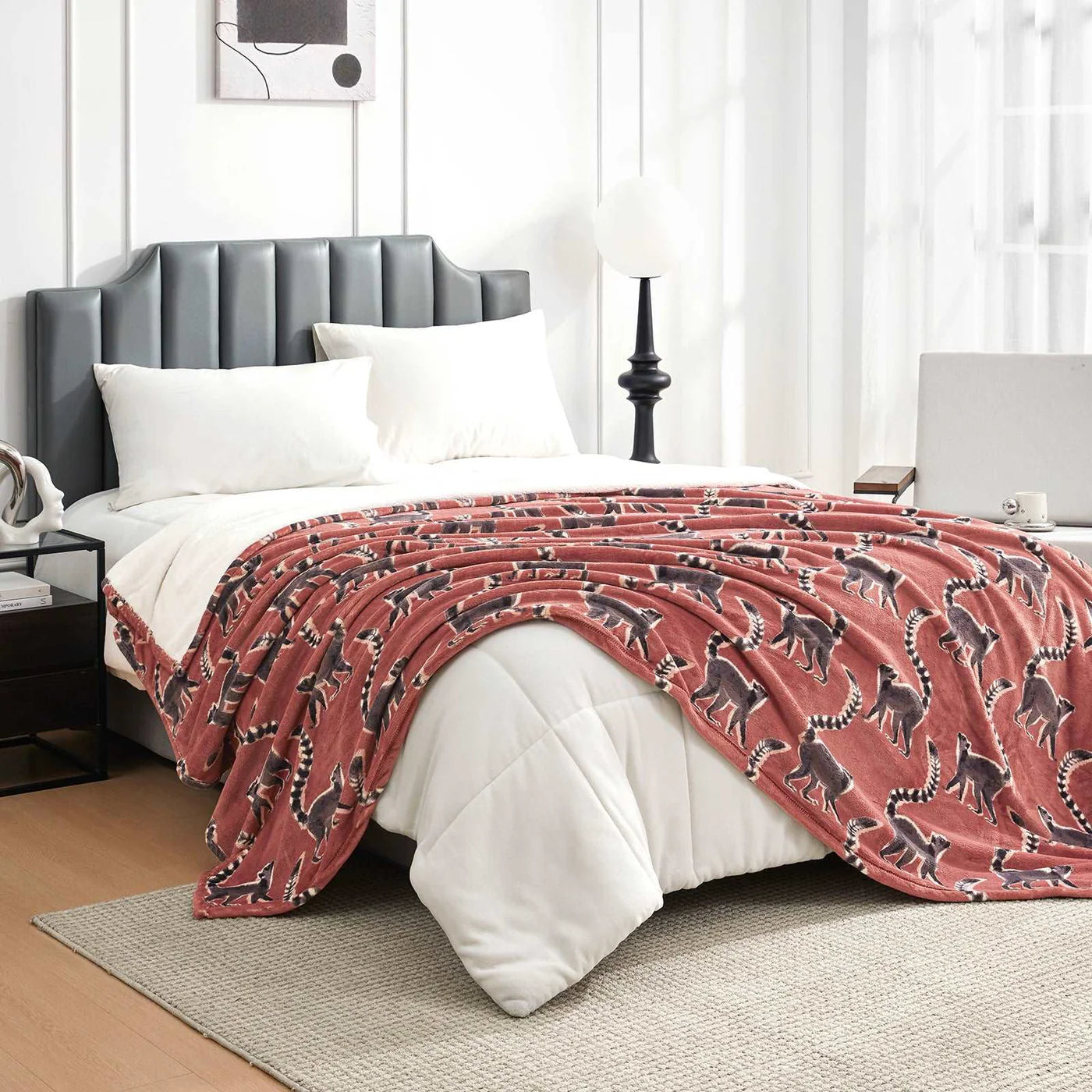 Proud Lemur - King/Queen Adult Blanket