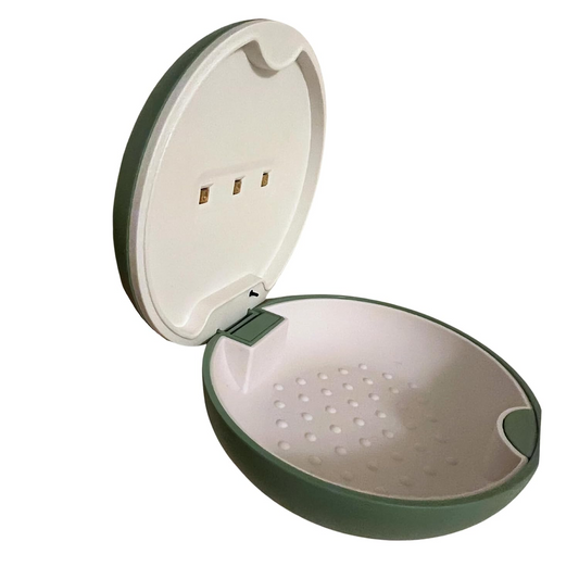 Tare&co UVC Ultraviolet Retainer Case Compatible with Invisalign, Mouth Guard Case, Dental Braces Case Slim Battery Powered, Aligner (Green Fig)